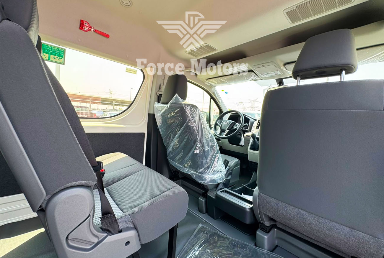 Hiace DX . 2.8L . Inline-4 . Manual . Diesel . 9+ Seats thumbnail 7