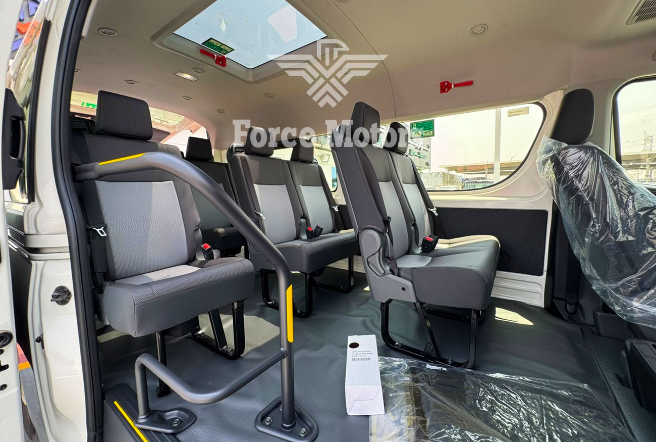 Hiace DX . 2.8L . Inline-4 . Manual . Diesel . 9+ Seats thumbnail 8