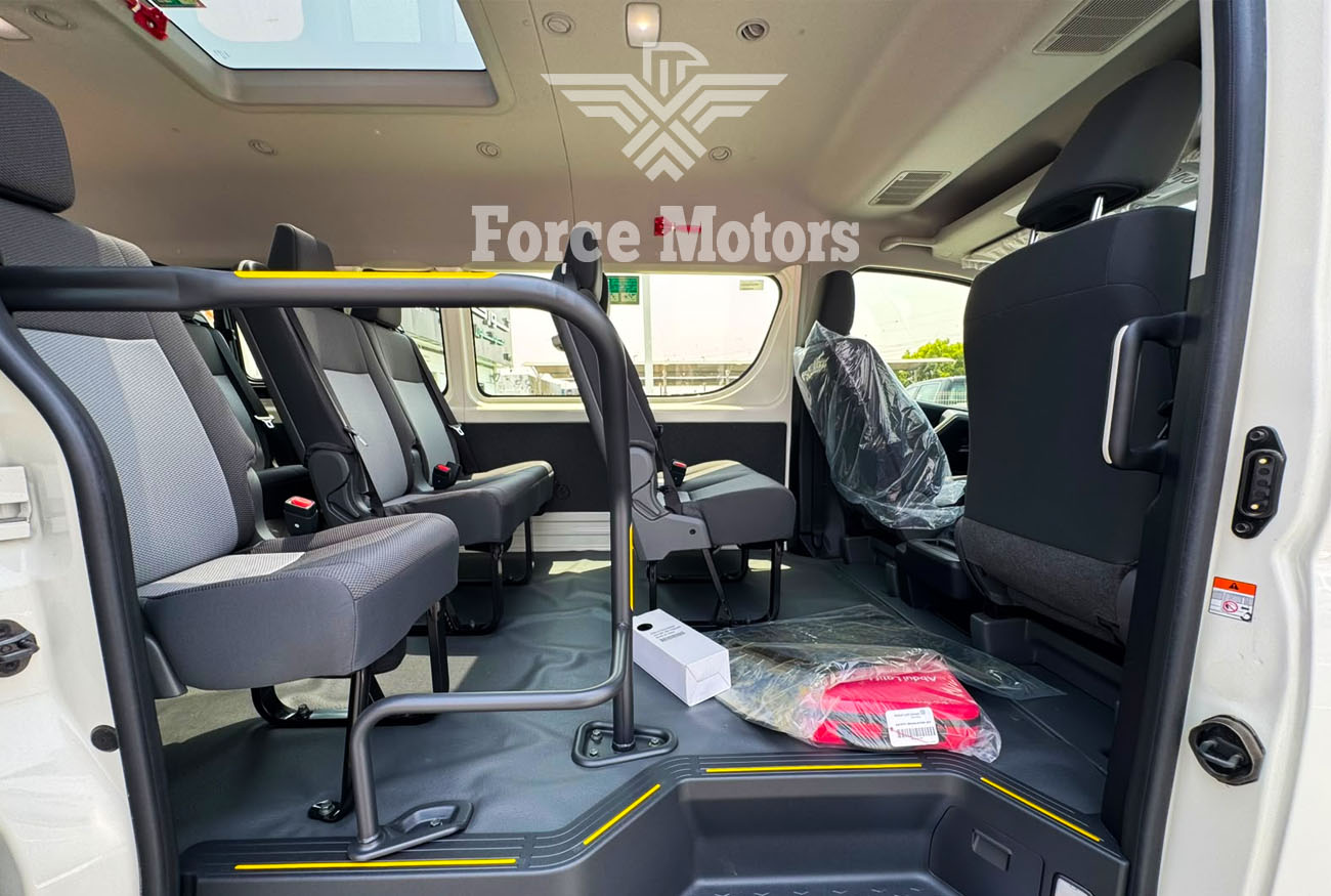 Hiace DX . 2.8L . Inline-4 . Manual . Diesel . 9+ Seats thumbnail 9
